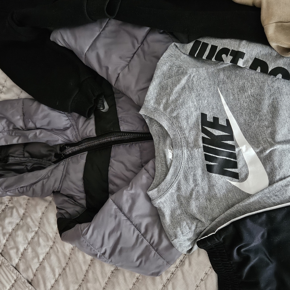 Nike Bundle - Picture 5 of 6